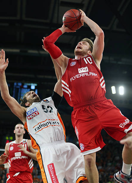 再次展现出 再次展现出